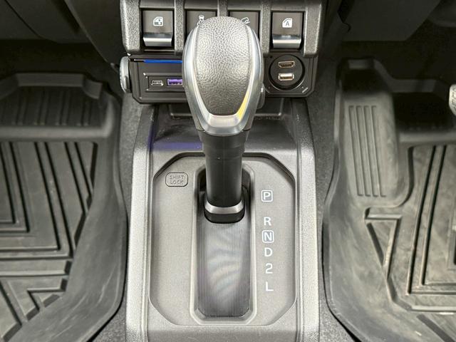 ジムニーシエラ ＪＣ　２－３インチリフトＵＰ／リアラダー／ＡＬＰＩＮＥ１１インチディスプレイオーディオ／Ｂｌｕｅｔｏｏｔｈ・ＨＤＭＩ・Ａｐｐｌｅ　ＣａｒＰｌａｙ・Ａｎｄｒｏｉｄ　Ａｕｔｏ／ルーフキャリア／ホワイトレター（24枚目）