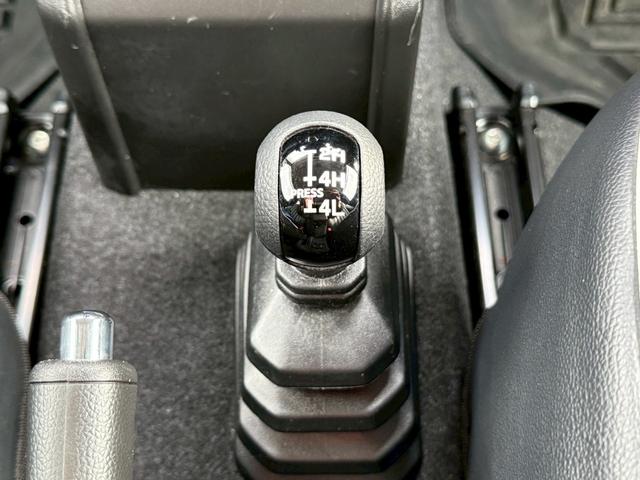 ジムニーシエラ ＪＣ　２－３インチリフトＵＰ／リアラダー／ＡＬＰＩＮＥ１１インチディスプレイオーディオ／Ｂｌｕｅｔｏｏｔｈ・ＨＤＭＩ・Ａｐｐｌｅ　ＣａｒＰｌａｙ・Ａｎｄｒｏｉｄ　Ａｕｔｏ／ルーフキャリア／ホワイトレター（25枚目）