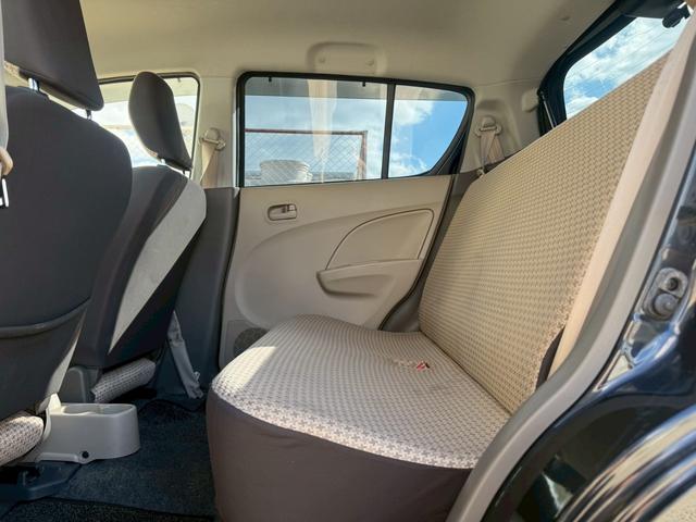 アルト Ｆ　パワーステアリング／パワーウィンドウ／エアコン／ヘッドライトレベライザー／ＥＴＣ／４速ＡＴ／ユーザー買取車／エアバック／ＡＢＳ／セキュリティアラーム／後席ベンチシート／プライバシーガラス（8枚目）