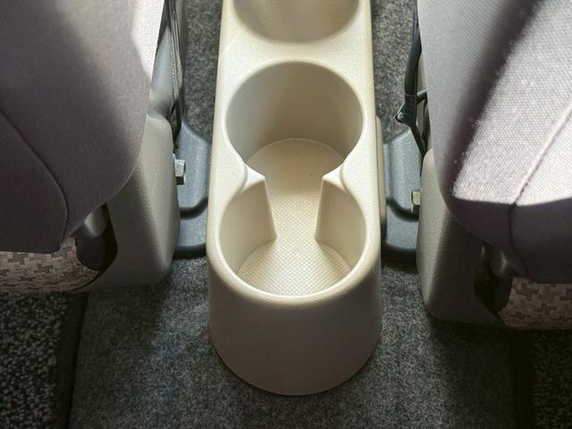 アルト Ｆ　パワーステアリング／パワーウィンドウ／エアコン／ヘッドライトレベライザー／ＥＴＣ／４速ＡＴ／ユーザー買取車／エアバック／ＡＢＳ／セキュリティアラーム／後席ベンチシート／プライバシーガラス（21枚目）