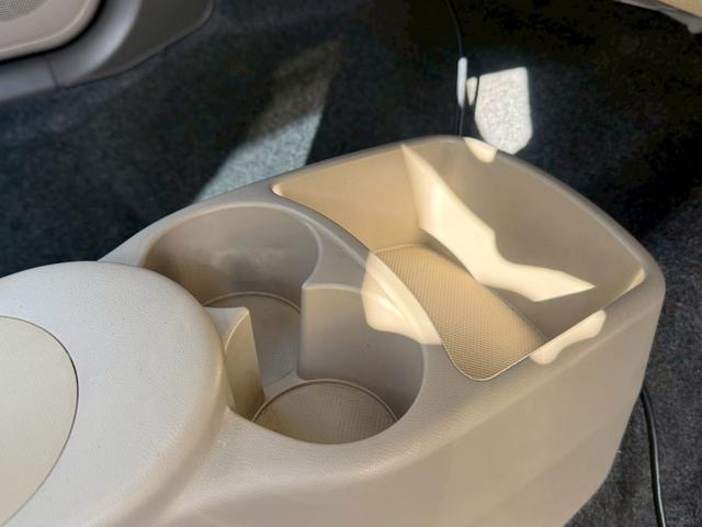 アルト Ｆ　パワーステアリング／パワーウィンドウ／エアコン／ヘッドライトレベライザー／ＥＴＣ／４速ＡＴ／ユーザー買取車／エアバック／ＡＢＳ／セキュリティアラーム／後席ベンチシート／プライバシーガラス（23枚目）