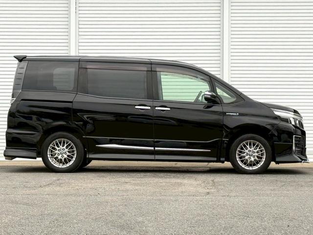 ヴォクシー MODELLISTA(モデリスタ)/純正9インチデカナビ/純正フリップダウンモニター/Bluetooth/フルセグTV/バックモニター/両側電動スライドドア/DUALオートエアコン/ETC/LED(2枚目)