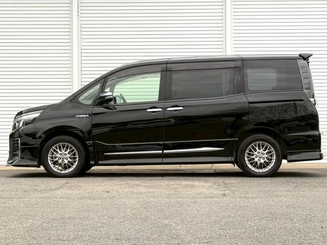 ヴォクシー MODELLISTA(モデリスタ)/純正9インチデカナビ/純正フリップダウンモニター/Bluetooth/フルセグTV/バックモニター/両側電動スライドドア/DUALオートエアコン/ETC/LED(3枚目)