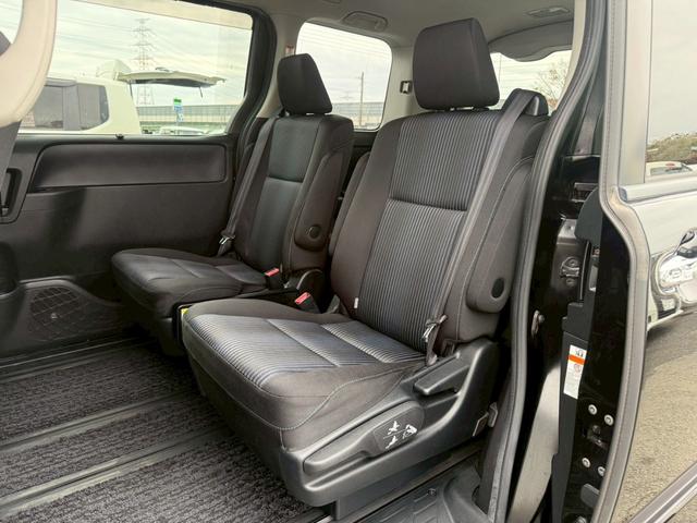 ヴォクシー MODELLISTA(モデリスタ)/純正9インチデカナビ/純正フリップダウンモニター/Bluetooth/フルセグTV/バックモニター/両側電動スライドドア/DUALオートエアコン/ETC/LED(8枚目)