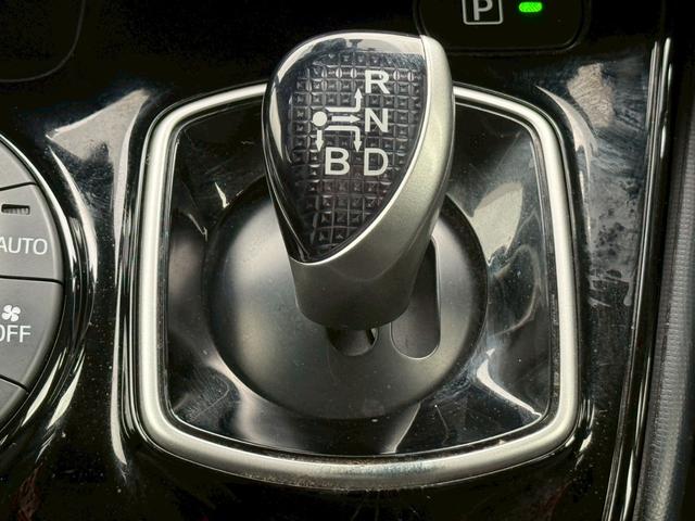 ヴォクシー MODELLISTA(モデリスタ)/純正9インチデカナビ/純正フリップダウンモニター/Bluetooth/フルセグTV/バックモニター/両側電動スライドドア/DUALオートエアコン/ETC/LED(21枚目)