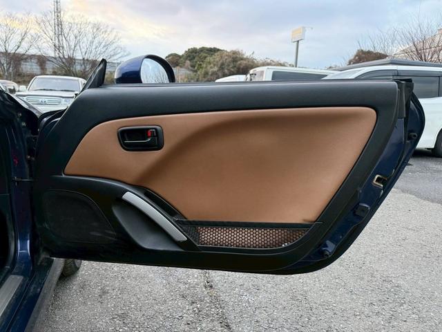 コペン アクティブトップ　ＢＢＳ１５インチアルミ／５速ＭＴ／電動オープン／ターボ／シートカバー／キーレス／ＳＤナビ／Ｂｌｕｅｔｏｏｔｈ／ＨＤＭＩ／フルセグＴＶ／ＥＴＣ／ユーザー買取車／保証書／禁煙車（8枚目）