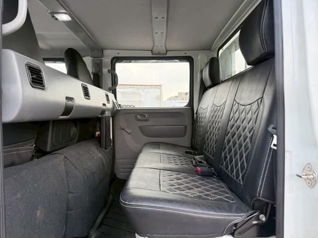 キャンター Ｗキャブ全低床　荷台全面アルミ架装／６人乗／６速セミオートマ／ディーゼル／ターボ／４ナンバー／車線逸脱警報装置／坂道発進補助装置／ステンレス製ホイールライナー／ＳＤナビ／Ｂｌｕｅｔｏｏｔｈ／バックモニター（8枚目）