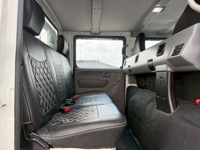 キャンター Ｗキャブ全低床　荷台全面アルミ架装／６人乗／６速セミオートマ／ディーゼル／ターボ／４ナンバー／車線逸脱警報装置／坂道発進補助装置／ステンレス製ホイールライナー／ＳＤナビ／Ｂｌｕｅｔｏｏｔｈ／バックモニター（9枚目）