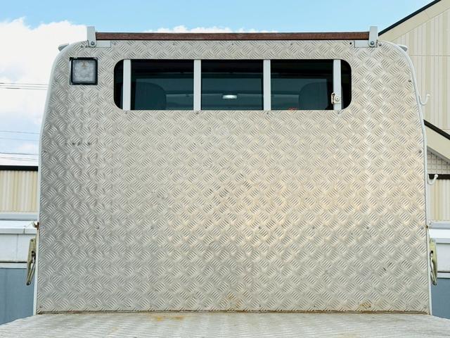 キャンター Ｗキャブ全低床　荷台全面アルミ架装／６人乗／６速セミオートマ／ディーゼル／ターボ／４ナンバー／車線逸脱警報装置／坂道発進補助装置／ステンレス製ホイールライナー／ＳＤナビ／Ｂｌｕｅｔｏｏｔｈ／バックモニター（12枚目）