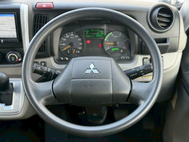 キャンター Ｗキャブ全低床　荷台全面アルミ架装／６人乗／６速セミオートマ／ディーゼル／ターボ／４ナンバー／車線逸脱警報装置／坂道発進補助装置／ステンレス製ホイールライナー／ＳＤナビ／Ｂｌｕｅｔｏｏｔｈ／バックモニター（19枚目）