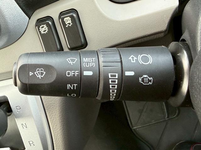 キャンター Ｗキャブ全低床　荷台全面アルミ架装／６人乗／６速セミオートマ／ディーゼル／ターボ／４ナンバー／車線逸脱警報装置／坂道発進補助装置／ステンレス製ホイールライナー／ＳＤナビ／Ｂｌｕｅｔｏｏｔｈ／バックモニター（20枚目）