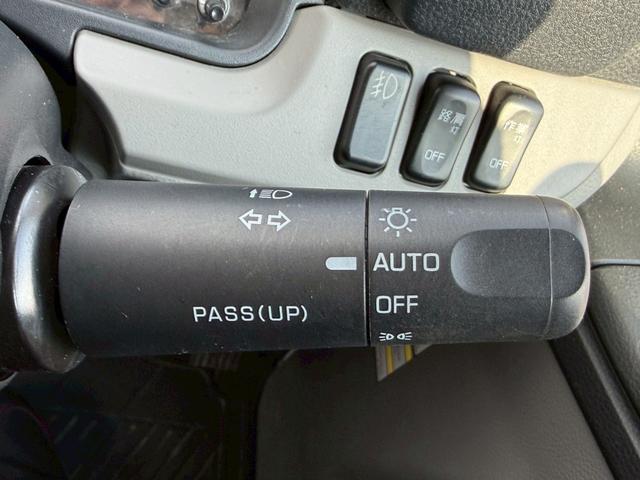 キャンター Ｗキャブ全低床　荷台全面アルミ架装／６人乗／６速セミオートマ／ディーゼル／ターボ／４ナンバー／車線逸脱警報装置／坂道発進補助装置／ステンレス製ホイールライナー／ＳＤナビ／Ｂｌｕｅｔｏｏｔｈ／バックモニター（21枚目）