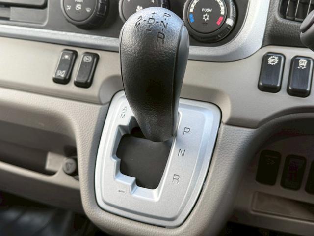 キャンター Ｗキャブ全低床　荷台全面アルミ架装／６人乗／６速セミオートマ／ディーゼル／ターボ／４ナンバー／車線逸脱警報装置／坂道発進補助装置／ステンレス製ホイールライナー／ＳＤナビ／Ｂｌｕｅｔｏｏｔｈ／バックモニター（23枚目）