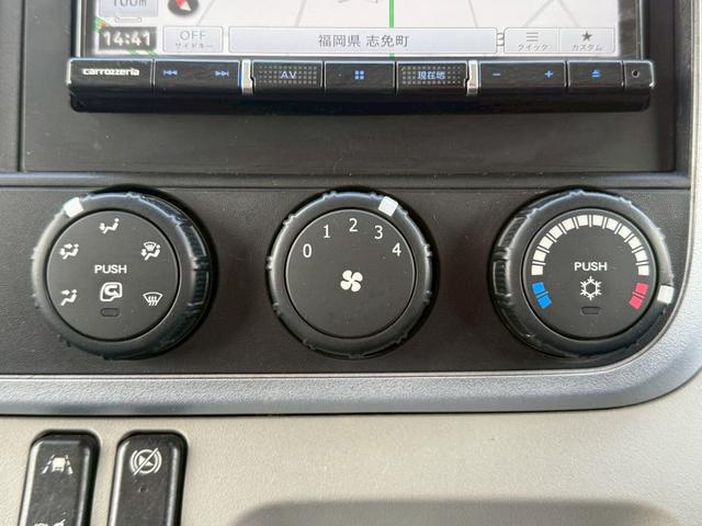 キャンター Ｗキャブ全低床　荷台全面アルミ架装／６人乗／６速セミオートマ／ディーゼル／ターボ／４ナンバー／車線逸脱警報装置／坂道発進補助装置／ステンレス製ホイールライナー／ＳＤナビ／Ｂｌｕｅｔｏｏｔｈ／バックモニター（24枚目）