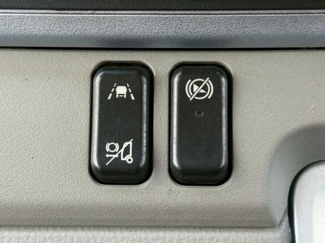 キャンター Ｗキャブ全低床　荷台全面アルミ架装／６人乗／６速セミオートマ／ディーゼル／ターボ／４ナンバー／車線逸脱警報装置／坂道発進補助装置／ステンレス製ホイールライナー／ＳＤナビ／Ｂｌｕｅｔｏｏｔｈ／バックモニター（25枚目）