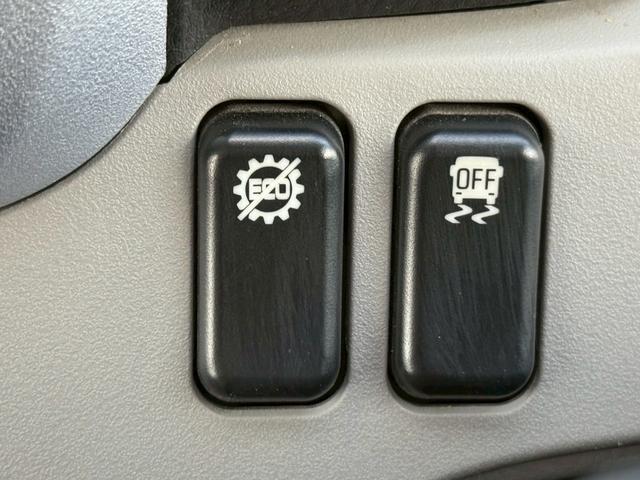 キャンター Ｗキャブ全低床　荷台全面アルミ架装／６人乗／６速セミオートマ／ディーゼル／ターボ／４ナンバー／車線逸脱警報装置／坂道発進補助装置／ステンレス製ホイールライナー／ＳＤナビ／Ｂｌｕｅｔｏｏｔｈ／バックモニター（26枚目）