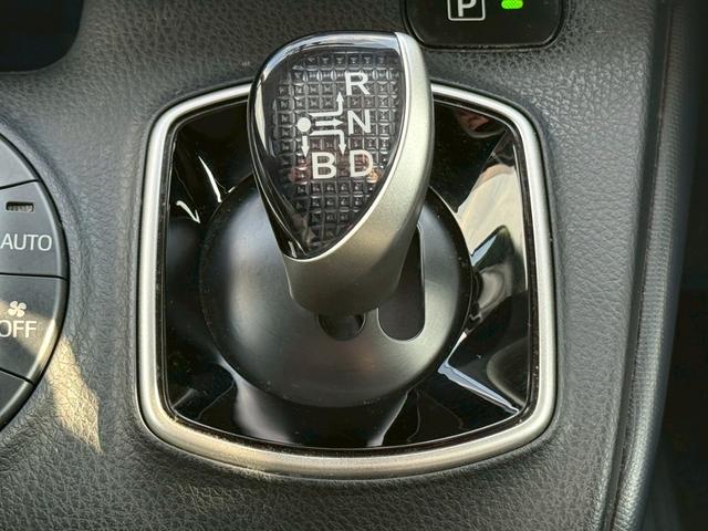 ヴォクシー ハイブリッドＸ　ＡＬＰＩＮＥ（アルパイン）１１インチデカナビ／１０．２インチフリップダウンモニター／Ｂｌｕｅｔｏｏｔｈ／フルセグＴＶ／バックモニター／両側電動スライドドア／純正１５インチアルミ／ドライブレコーダー（23枚目）