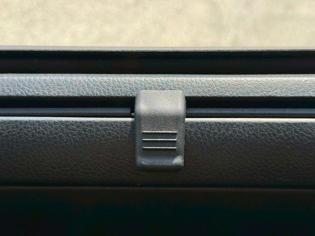 ヴォクシー ハイブリッドＸ　ＡＬＰＩＮＥ（アルパイン）１１インチデカナビ／１０．２インチフリップダウンモニター／Ｂｌｕｅｔｏｏｔｈ／フルセグＴＶ／バックモニター／両側電動スライドドア／純正１５インチアルミ／ドライブレコーダー（29枚目）