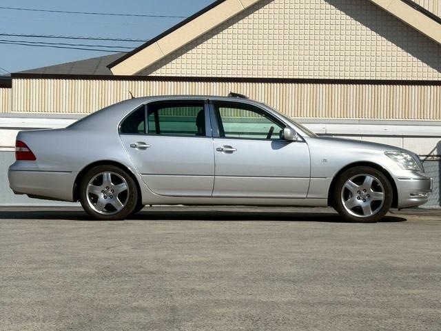 セルシオ ｅＲ仕様　ムーンルーフ／ユーロチューンドサスペンション／電動リアサンシェード／シートヒーター／スマートキーシステム／革シート／フロント・リアドア・トランクイージークローザー（2枚目）