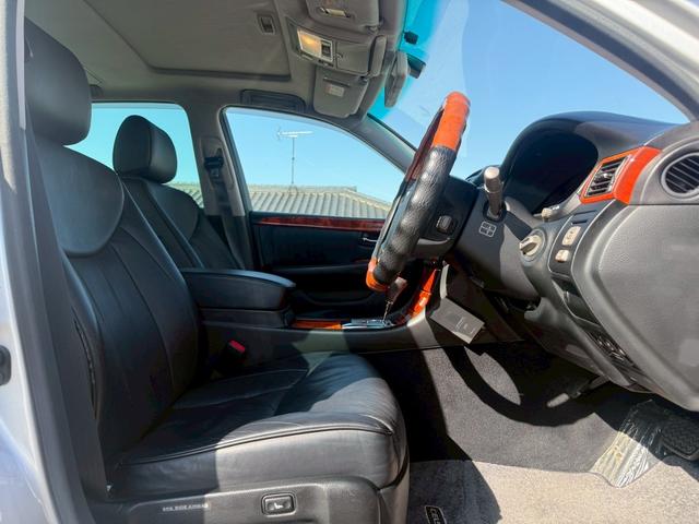 セルシオ ｅＲ仕様　ムーンルーフ／ユーロチューンドサスペンション／電動リアサンシェード／シートヒーター／スマートキーシステム／革シート／フロント・リアドア・トランクイージークローザー（6枚目）