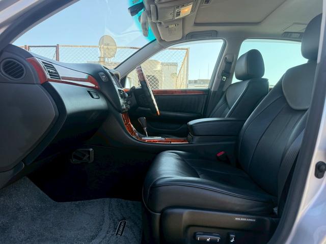 セルシオ ｅＲ仕様　ムーンルーフ／ユーロチューンドサスペンション／電動リアサンシェード／シートヒーター／スマートキーシステム／革シート／フロント・リアドア・トランクイージークローザー（7枚目）