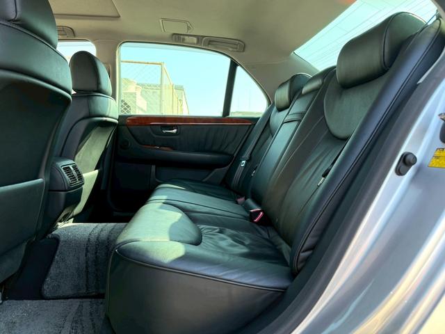 セルシオ ｅＲ仕様　ムーンルーフ／ユーロチューンドサスペンション／電動リアサンシェード／シートヒーター／スマートキーシステム／革シート／フロント・リアドア・トランクイージークローザー（8枚目）