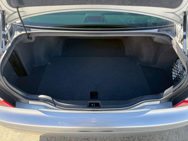 セルシオ ｅＲ仕様　ムーンルーフ／ユーロチューンドサスペンション／電動リアサンシェード／シートヒーター／スマートキーシステム／革シート／フロント・リアドア・トランクイージークローザー（10枚目）