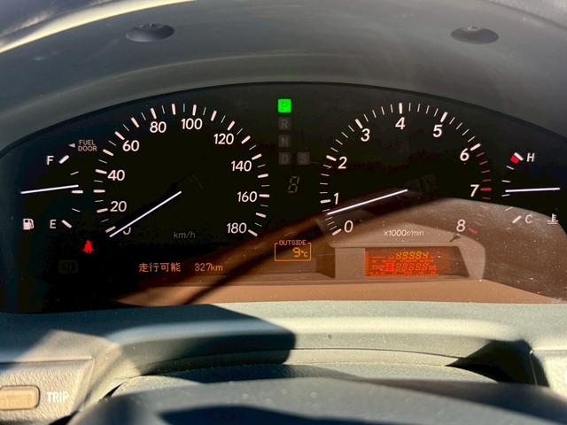 セルシオ ｅＲ仕様　ムーンルーフ／ユーロチューンドサスペンション／電動リアサンシェード／シートヒーター／スマートキーシステム／革シート／フロント・リアドア・トランクイージークローザー（12枚目）