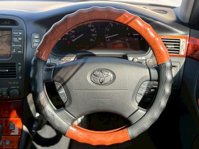 セルシオ ｅＲ仕様　ムーンルーフ／ユーロチューンドサスペンション／電動リアサンシェード／シートヒーター／スマートキーシステム／革シート／フロント・リアドア・トランクイージークローザー（17枚目）