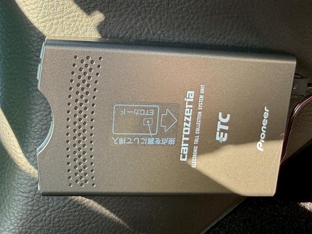 セルシオ ｅＲ仕様　ムーンルーフ／ユーロチューンドサスペンション／電動リアサンシェード／シートヒーター／スマートキーシステム／革シート／フロント・リアドア・トランクイージークローザー（22枚目）