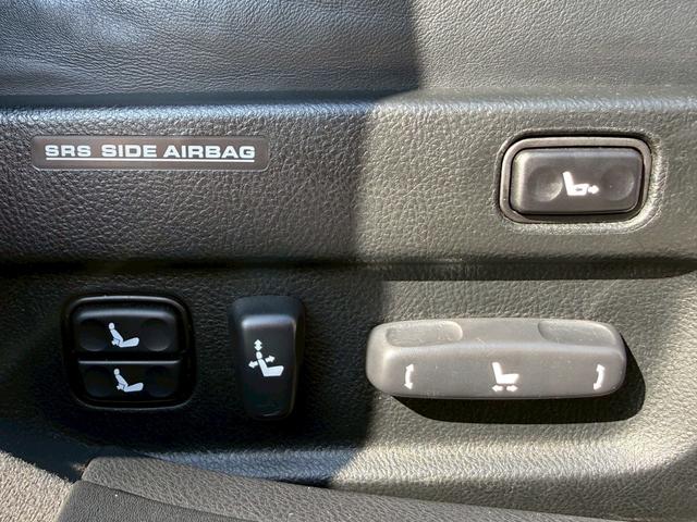 セルシオ ｅＲ仕様　ムーンルーフ／ユーロチューンドサスペンション／電動リアサンシェード／シートヒーター／スマートキーシステム／革シート／フロント・リアドア・トランクイージークローザー（25枚目）