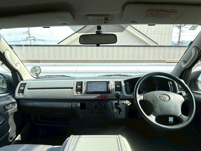 ハイエースバン 　タイミングベルト交換済（令和８年２月）／全塗装／ベッドキット付／両側スライド／ＢＡＤＸ（バドックス）製ＢＡＴＴＬＥＳＨＩＰ（バトルシップ）１５インチアルミ／グッドイヤー　ＥＡＧＬＥ　＃１ホワイトレター（5枚目）