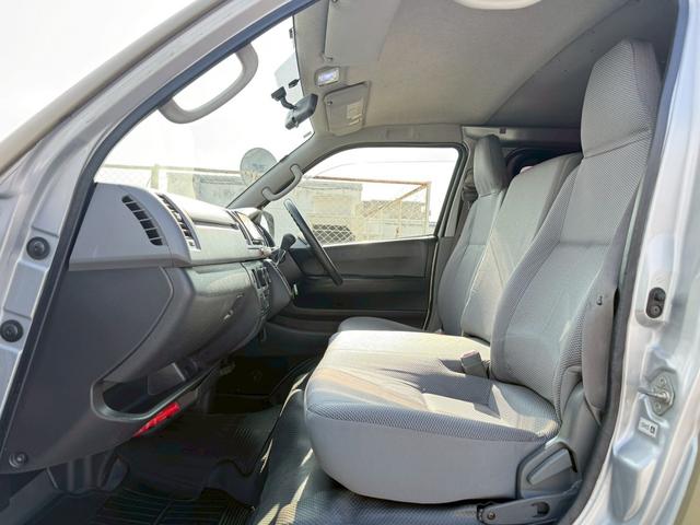 ハイエースバン 　タイミングベルト交換済（令和８年２月）／全塗装／ベッドキット付／両側スライド／ＢＡＤＸ（バドックス）製ＢＡＴＴＬＥＳＨＩＰ（バトルシップ）１５インチアルミ／グッドイヤー　ＥＡＧＬＥ　＃１ホワイトレター（7枚目）