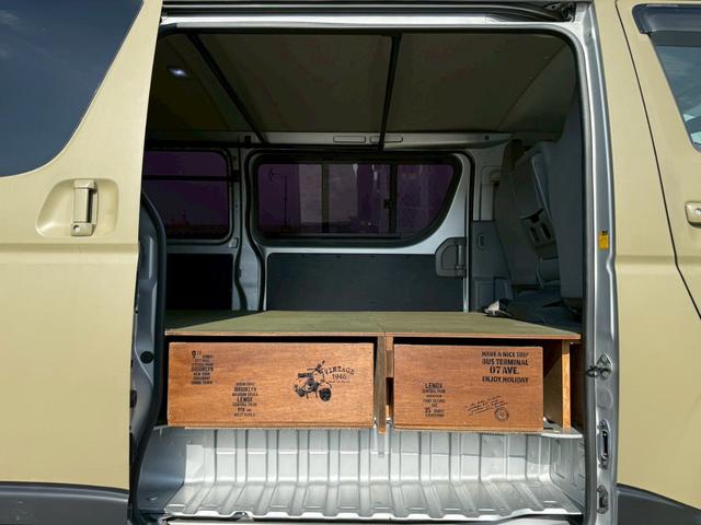 ハイエースバン 　タイミングベルト交換済（令和８年２月）／全塗装／ベッドキット付／両側スライド／ＢＡＤＸ（バドックス）製ＢＡＴＴＬＥＳＨＩＰ（バトルシップ）１５インチアルミ／グッドイヤー　ＥＡＧＬＥ　＃１ホワイトレター（8枚目）