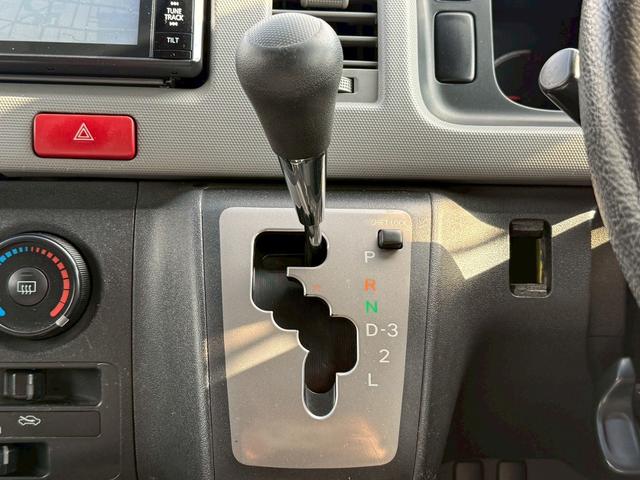 ハイエースバン 　タイミングベルト交換済（令和８年２月）／全塗装／ベッドキット付／両側スライド／ＢＡＤＸ（バドックス）製ＢＡＴＴＬＥＳＨＩＰ（バトルシップ）１５インチアルミ／グッドイヤー　ＥＡＧＬＥ　＃１ホワイトレター（18枚目）