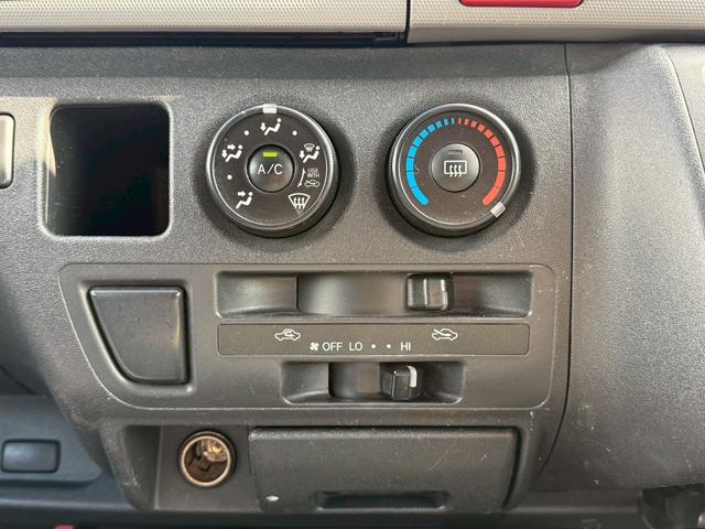 ハイエースバン 　タイミングベルト交換済（令和８年２月）／全塗装／ベッドキット付／両側スライド／ＢＡＤＸ（バドックス）製ＢＡＴＴＬＥＳＨＩＰ（バトルシップ）１５インチアルミ／グッドイヤー　ＥＡＧＬＥ　＃１ホワイトレター（21枚目）