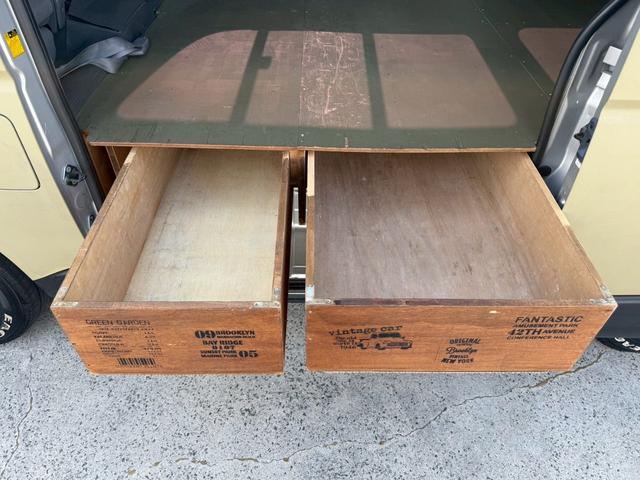 ハイエースバン 　タイミングベルト交換済（令和８年２月）／全塗装／ベッドキット付／両側スライド／ＢＡＤＸ（バドックス）製ＢＡＴＴＬＥＳＨＩＰ（バトルシップ）１５インチアルミ／グッドイヤー　ＥＡＧＬＥ　＃１ホワイトレター（25枚目）