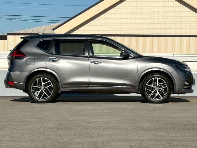 エクストレイル モード・プレミア　ハイブリッド　純正ナビ／Ｂｌｕｅｔｏｏｔｈ／フルセグＴＶ／アラウンドビューモニター／インテリジェントクリアランスソナー／パワーリアゲート／クルーズコントロール／純正１９インチアルミ／黒革シート／ステリモ（2枚目）