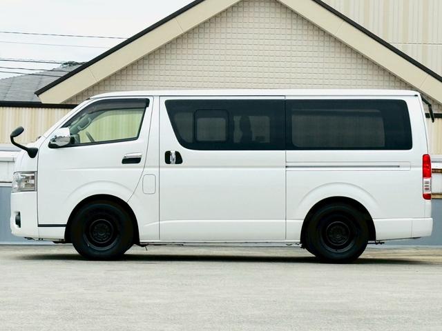 ハイエースバン スーパーＧＬ　ダークプライム　ディーゼル／ターボ／純正ナビ／Ｂｌｕｅｔｏｏｔｈ／フルセグＴＶ／バックモニター／ＥＴＣ／両側スライドドア／ハーフレザーシート／ＤＰＦ再生スイッチ／オートエアコン／ステリモ／ＬＥＤヘッドライト（3枚目）