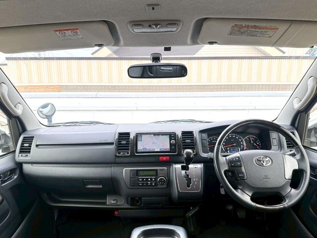ハイエースバン スーパーＧＬ　ダークプライム　ディーゼル／ターボ／純正ナビ／Ｂｌｕｅｔｏｏｔｈ／フルセグＴＶ／バックモニター／ＥＴＣ／両側スライドドア／ハーフレザーシート／ＤＰＦ再生スイッチ／オートエアコン／ステリモ／ＬＥＤヘッドライト（5枚目）