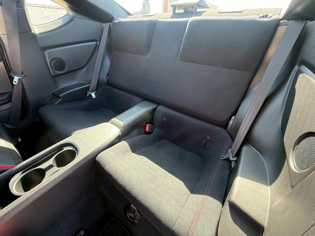 ８６ ＧＴ　６速ＭＴ／ＭＯＤＥＬＬＩＳＴＡ（モデリスタ）エアロ／ＨＫＳマフラー／ＨＫＳサス／ＨＫＳエアクリーナー／ＭＧＰ赤キャリパーカバー／ＡＤＶＡＮ　Ｒａｃｉｎｇ（アドバンレーシング）１７インチＡＷ／カーボン（8枚目）