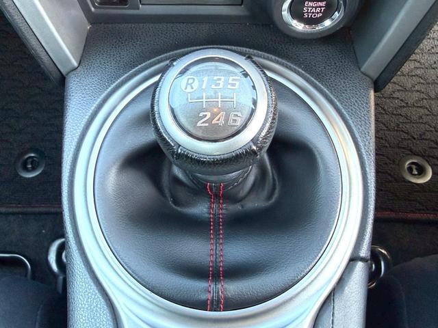 ８６ ＧＴ　６速ＭＴ／ＭＯＤＥＬＬＩＳＴＡ（モデリスタ）エアロ／ＨＫＳマフラー／ＨＫＳサス／ＨＫＳエアクリーナー／ＭＧＰ赤キャリパーカバー／ＡＤＶＡＮ　Ｒａｃｉｎｇ（アドバンレーシング）１７インチＡＷ／カーボン（18枚目）