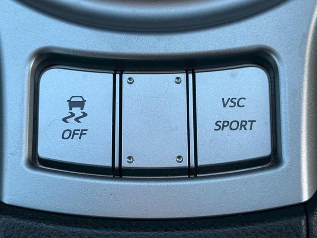 ８６ ＧＴ　６速ＭＴ／ＭＯＤＥＬＬＩＳＴＡ（モデリスタ）エアロ／ＨＫＳマフラー／ＨＫＳサス／ＨＫＳエアクリーナー／ＭＧＰ赤キャリパーカバー／ＡＤＶＡＮ　Ｒａｃｉｎｇ（アドバンレーシング）１７インチＡＷ／カーボン（19枚目）