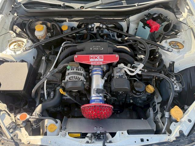 ８６ ＧＴ　６速ＭＴ／ＭＯＤＥＬＬＩＳＴＡ（モデリスタ）エアロ／ＨＫＳマフラー／ＨＫＳサス／ＨＫＳエアクリーナー／ＭＧＰ赤キャリパーカバー／ＡＤＶＡＮ　Ｒａｃｉｎｇ（アドバンレーシング）１７インチＡＷ／カーボン（29枚目）