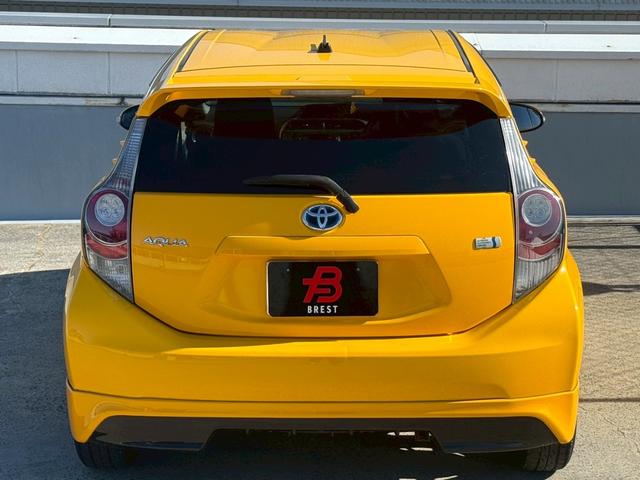 アクア Ｇ　エアロ／革巻ステアリング／ステアリングリモコン／ＬＥＤヘッドライト／フォグランプ／ＥＴＣ／純正オーディオ／オートエアコン／純正１５インチＡＷ／ユーザー買取車／禁煙車／１オーナー（4枚目）