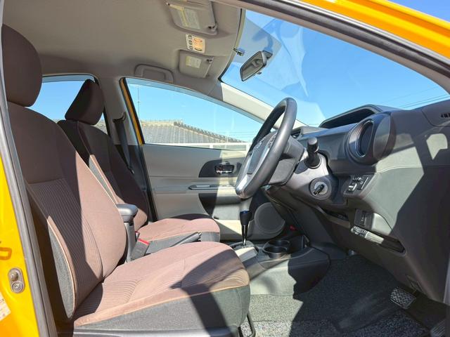 アクア Ｇ　エアロ／革巻ステアリング／ステアリングリモコン／ＬＥＤヘッドライト／フォグランプ／ＥＴＣ／純正オーディオ／オートエアコン／純正１５インチＡＷ／ユーザー買取車／禁煙車／１オーナー（6枚目）