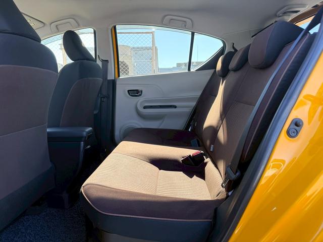 アクア Ｇ　エアロ／革巻ステアリング／ステアリングリモコン／ＬＥＤヘッドライト／フォグランプ／ＥＴＣ／純正オーディオ／オートエアコン／純正１５インチＡＷ／ユーザー買取車／禁煙車／１オーナー（8枚目）