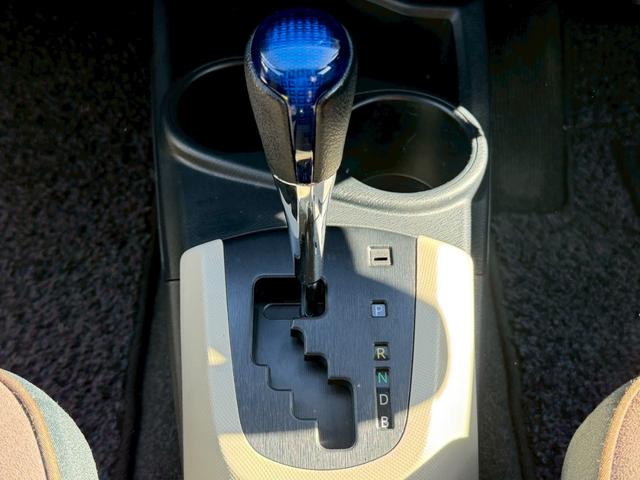 アクア Ｇ　エアロ／革巻ステアリング／ステアリングリモコン／ＬＥＤヘッドライト／フォグランプ／ＥＴＣ／純正オーディオ／オートエアコン／純正１５インチＡＷ／ユーザー買取車／禁煙車／１オーナー（17枚目）