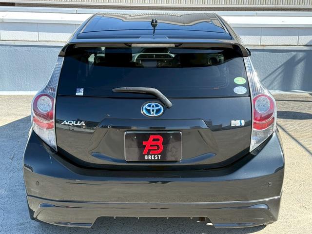 アクア Ｓ　純正ナビ／Ｂｌｕｅｔｏｏｔｈ／フルセグＴＶ／バックモニター／ＥＴＣ／オートライト／社外１６インチアルミ／スマートキー／プッシュスタート／ステアリングリモコン／フォグ／ＬＥＤヘッドライト／１オーナー（4枚目）