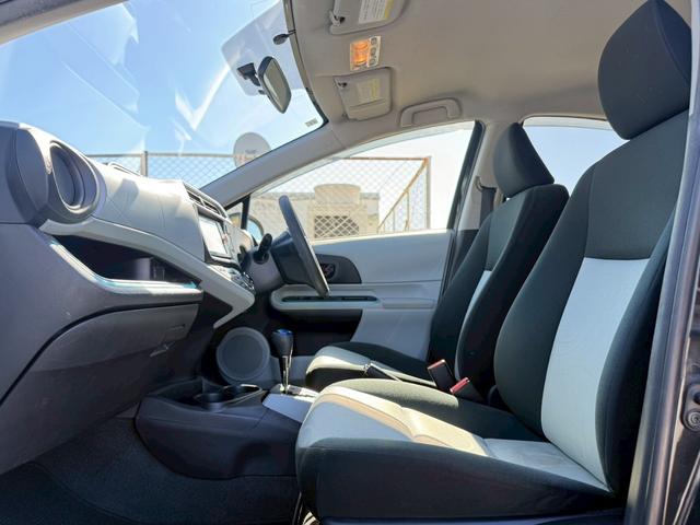 アクア Ｓ　純正ナビ／Ｂｌｕｅｔｏｏｔｈ／フルセグＴＶ／バックモニター／ＥＴＣ／オートライト／社外１６インチアルミ／スマートキー／プッシュスタート／ステアリングリモコン／フォグ／ＬＥＤヘッドライト／１オーナー（7枚目）